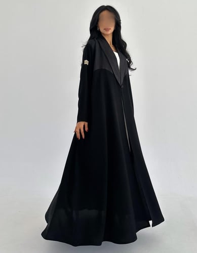 كريب ملكي وجاكار واقف كلوش