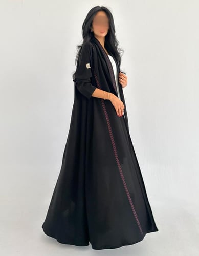 كريب أسود فاحم مطرز خطوط القصة كلوش