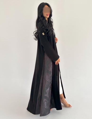 كريب ملكي مع تفته عنابي في الجوانب كلوش