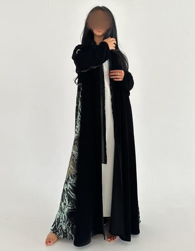 مخمل اسود كوري مع مخمل ملون في الخلف كلوش