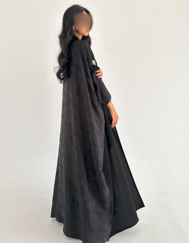 كريب ملكي اسود مع جاكار فاخر ربع بشت اكمام واسعه