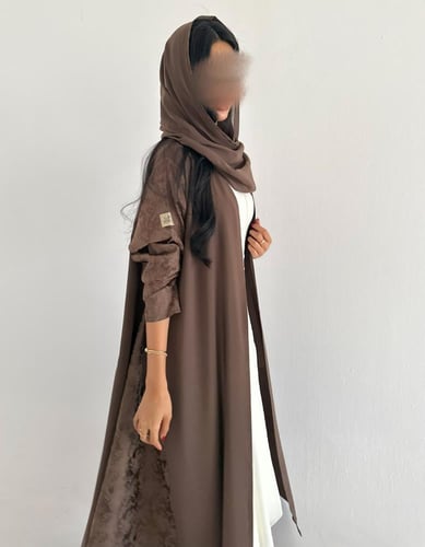 كريب ياباني بني فاتح مع جاكار حرير في الجوانب