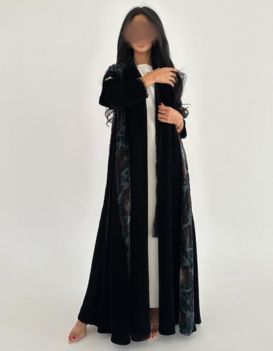 مخمل اسود كوري مع جوانب مخمل ملون كلوش