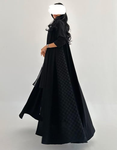 كريب ملكي مع جوانب مطرزه عملية كلوش