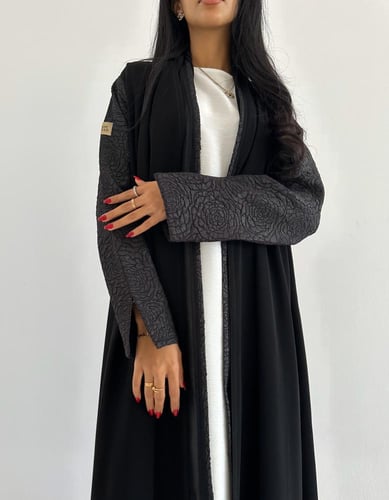 كريب ملكي كلوش مع اكمام جاكار