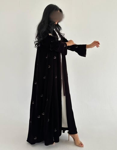 مخمل عنابي غامق مطرز منثور كلوش اكمام فرنسية