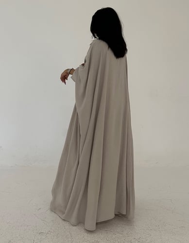 عباية كريب مكرمش نص بشت فتحة بالكم