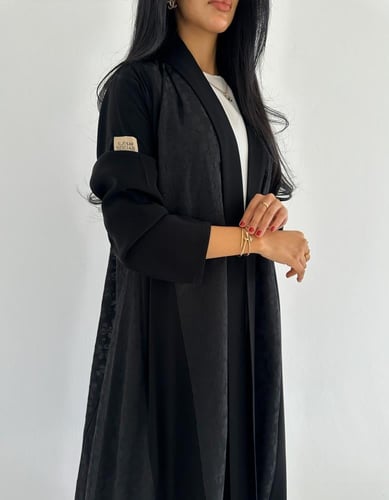 كريب اسود مع لنن هندي كلوش