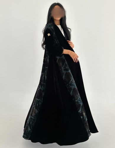 مخمل اسود كوري مع جوانب مخمل ملون كلوش