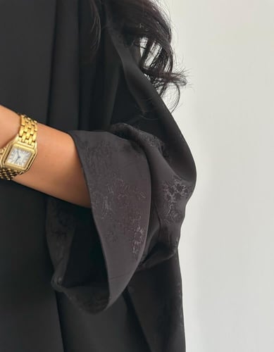 كريب ملكي اسود مع جاكار فاخر ربع بشت اكمام واسعه