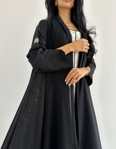 كريب خفيف كلوش حرير جاكار في الجوانب