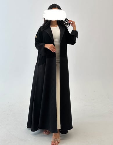 عباية كريب اسود مع ياقة