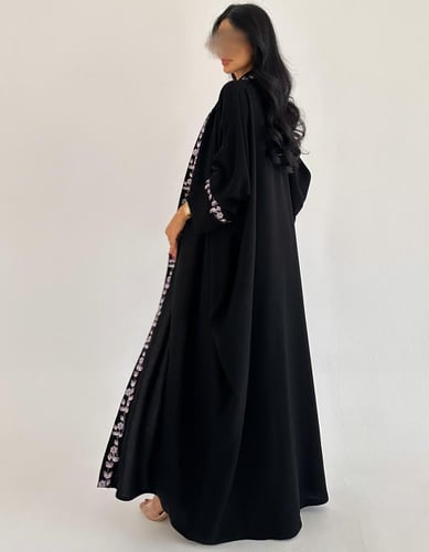 كريب ملكي مطرز لون لافندر قصة ربع بشت