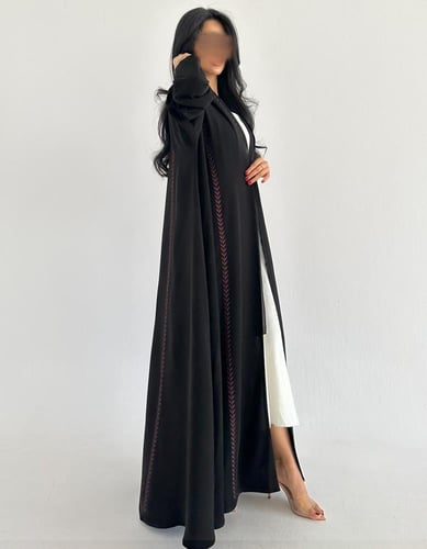 كريب أسود فاحم مطرز خطوط القصة كلوش