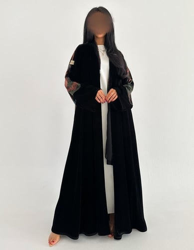 مخمل اسود كوري مع مخمل ملون من الخلف كلوش