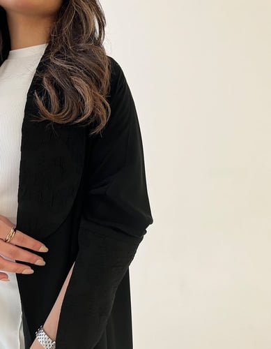 عباية كريب ملكي وجاكار ياقة كسرة من الخلف جاكار