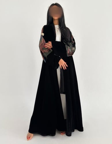 مخمل اسود كوري مع مخمل ملون من الخلف كلوش