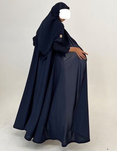 كريب ناعم كحلي مع اطراف جاكار كلوش