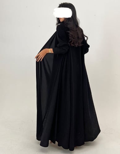 كريب أسود كلوش مع جوانب بلمعه