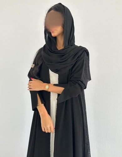 كريب ملكي مع دانتيل فرنسي من الخلف كلوش