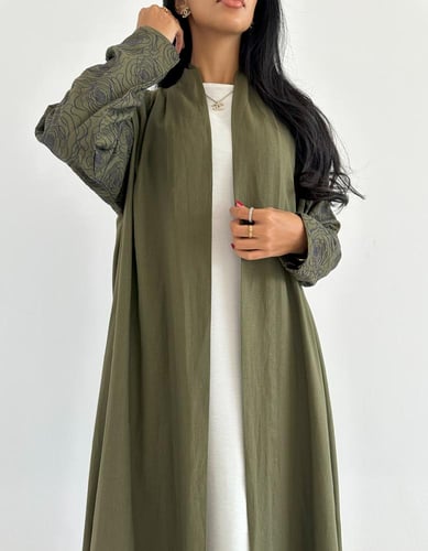 لنن طبيعي نص كلوش مع اكمام لنن مطرز