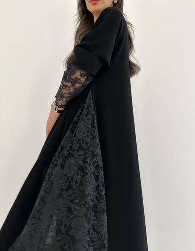 كريب مع دانتيل فرنسي فاخر جوانب وأكمام