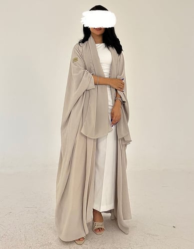 عباية كريب مكرمش نص بشت فتحة بالكم