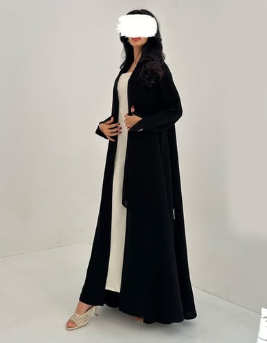 عباية كريب كلوش مطرزه من الخلف