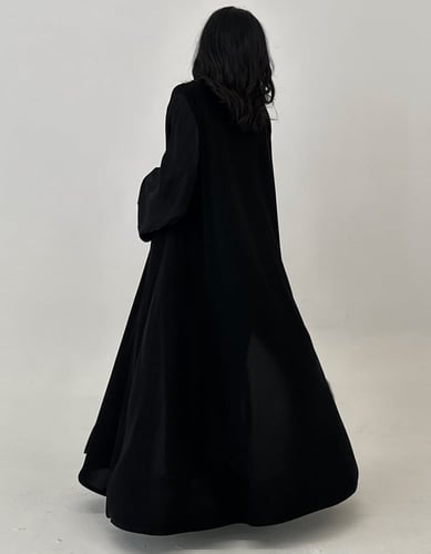 عباية كريب فاحم كلوش مع أكمام واسعه جاكار