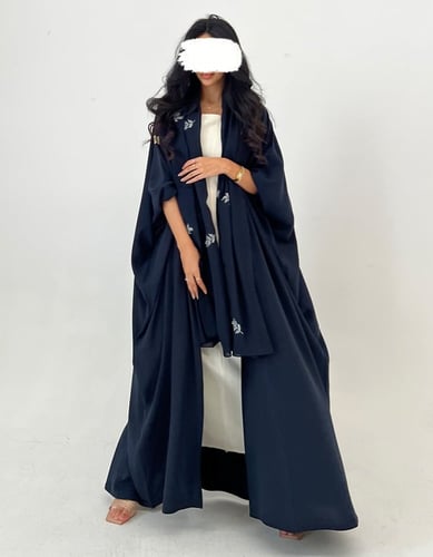 نص بشت كحلي مع طرحة مطرزة