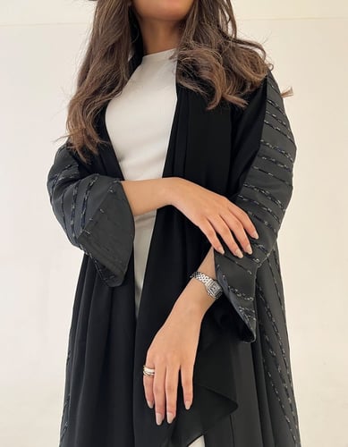 عباية سوداء كلوش كريب وتفته مخطط