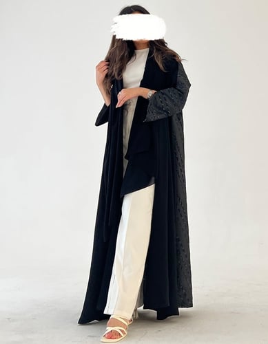 عباية سوداء كلوش كريب وتفته مخطط