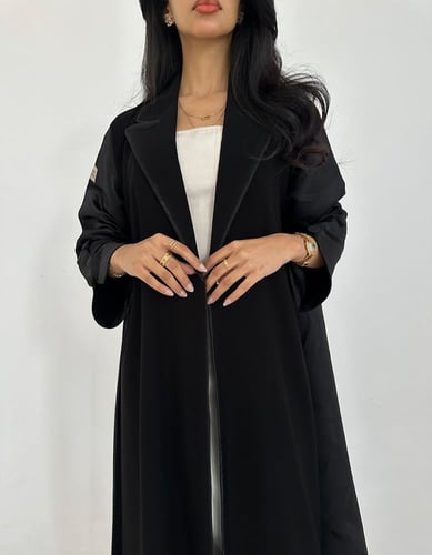 عباية كريب مع اكمام ومن الخلف تفته كلوش