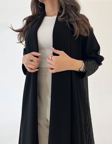 عباية ملكي كلوش ياقة طويلة من الامام وتفته