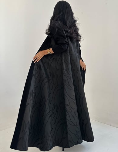 عباية تفته مع اكمام كريب كلوش