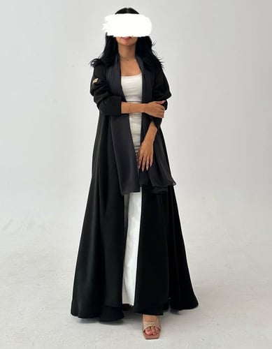 عباية كريب ناعم والأكمام ضيقه زيتي غامق