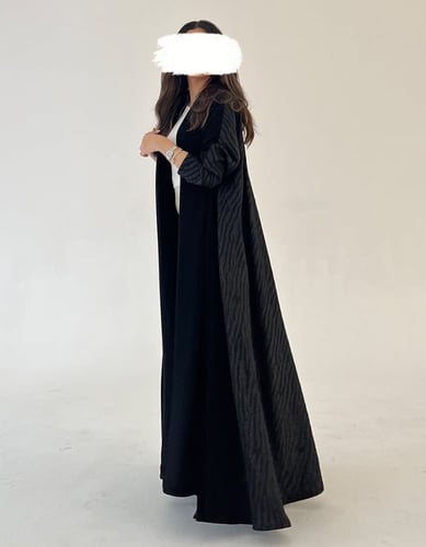 عباية ملكي كلوش ياقة طويلة من الامام وتفته