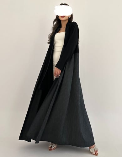 عباية نص كريب وتفته كم بفتحة كلوش