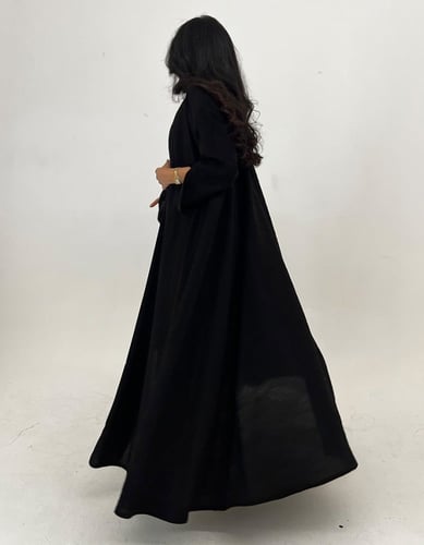 كريب أسود كلوش من الخلف جاكار بلمعه