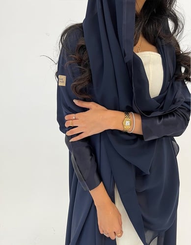 كريب ناعم كحلي مع اطراف جاكار كلوش