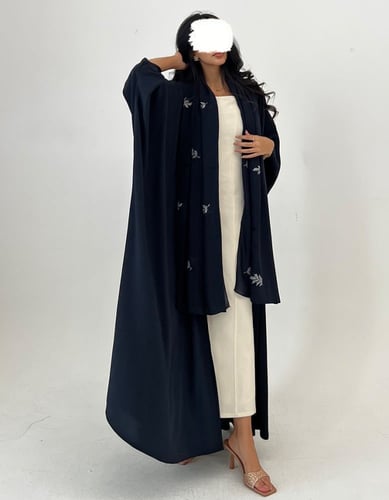 نص بشت كحلي مع طرحة مطرزة