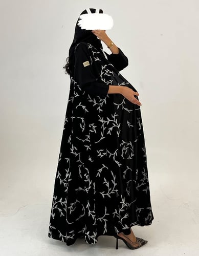 كريب أسود مطرز كلوش