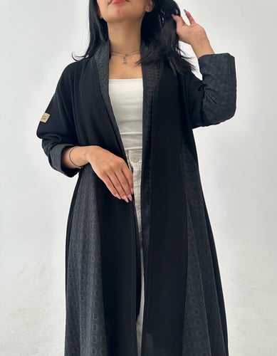 عباية كلوش كريب أسود مع كسرات لنن