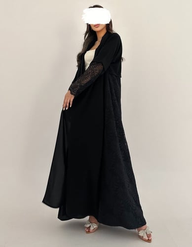 عباية كريب خفيف نص كلوش مع دانتيل فرنسي