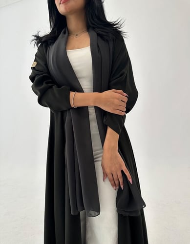عباية كريب ناعم والأكمام ضيقه زيتي غامق