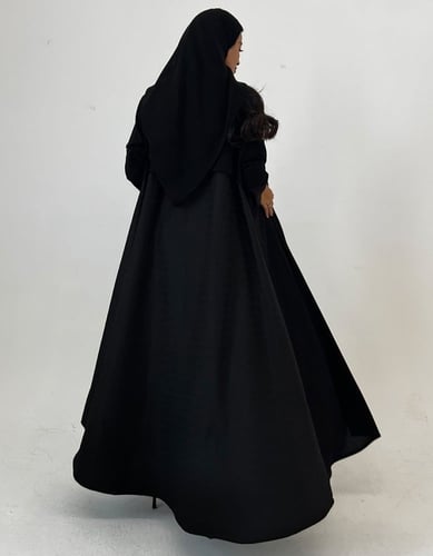 كريب أسود مع لنن مخرم من الخلف