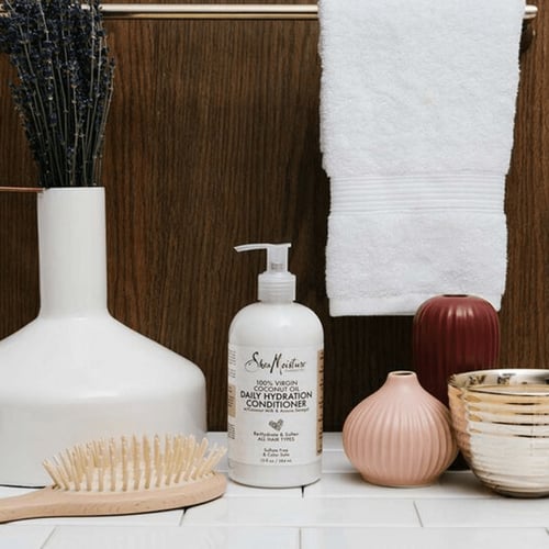 بلسم الترطيب اليومي بزيت جوز الهند البكر من شيا مو...