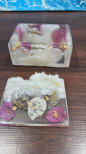 طقم ريزن مكتب بالورد الفوشي والابيض مع الوان الماي...