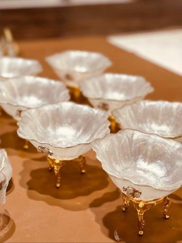 صينية تقديم مميزة من الريزن للمكسرات والتمريات