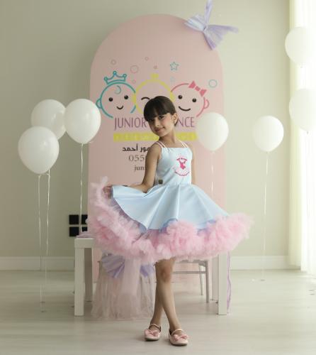 فستان كشكش برسمة تطريز على الصدر